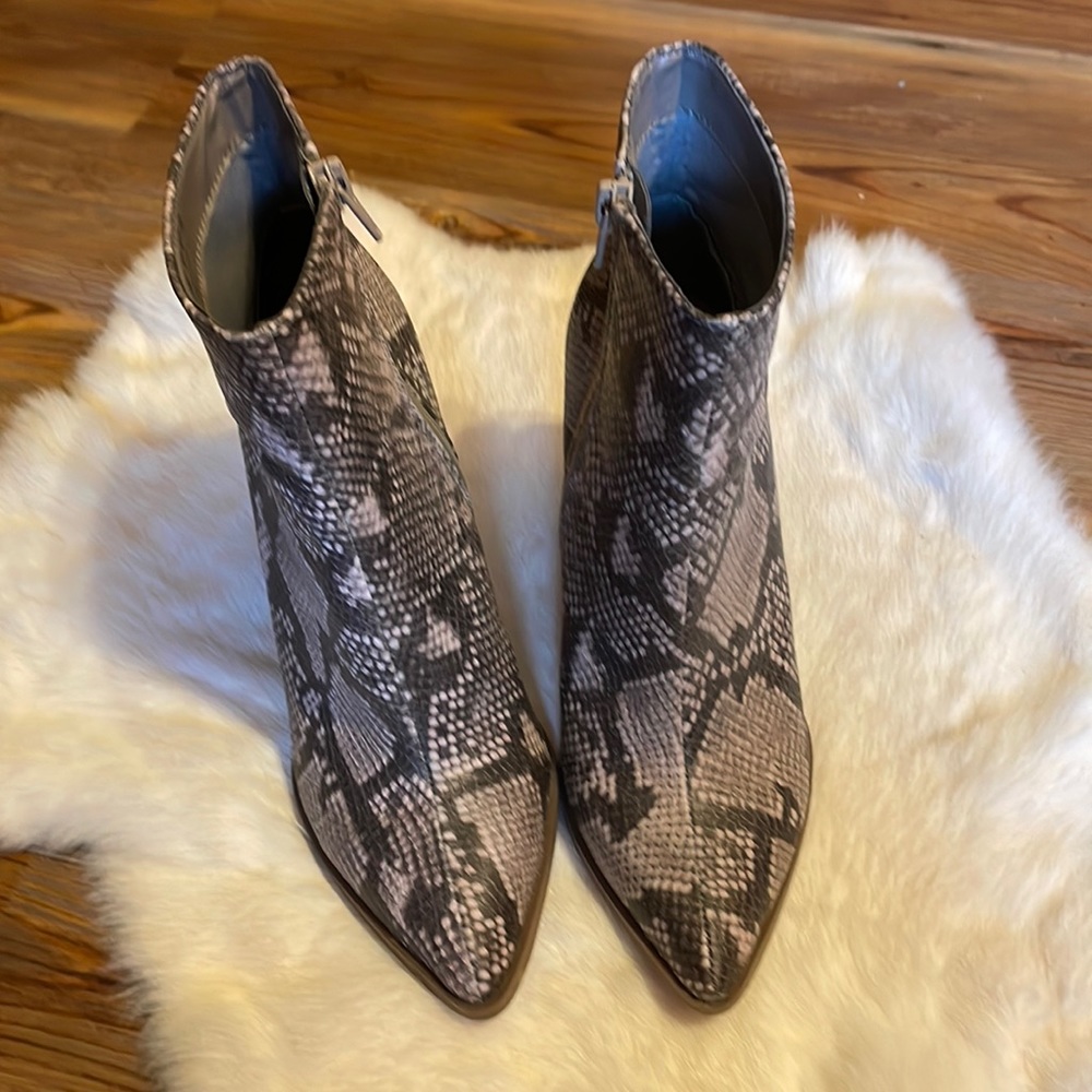 Carlos Santana Size 6 Snake Skin Boots Excellent Condition